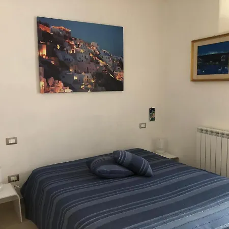 Petite Maison Bleu *