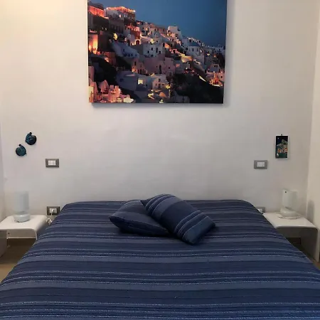 Petite Maison Bleu *